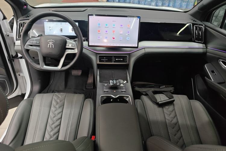 Used BYD Song L DM-i 2025 Intelligent Driving Version 160 km Beyond-Range Type Center Console