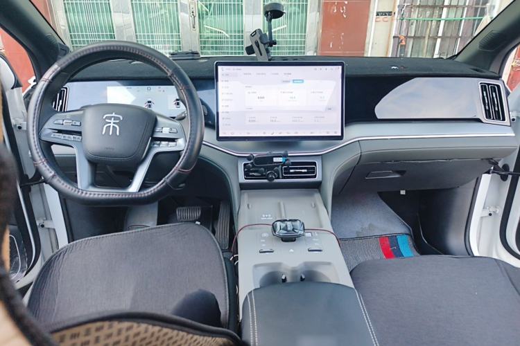 Used BYD Song L DM-i 2025 Intelligent Driving Version 160 km Beyond-Range Type Center Console