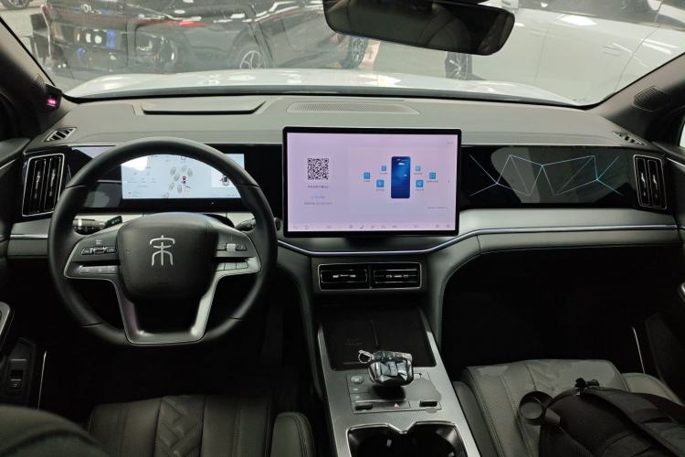 Used BYD Song L DM-i 2025 Intelligent Driving Version 160 km Beyond-Range Type Center Console