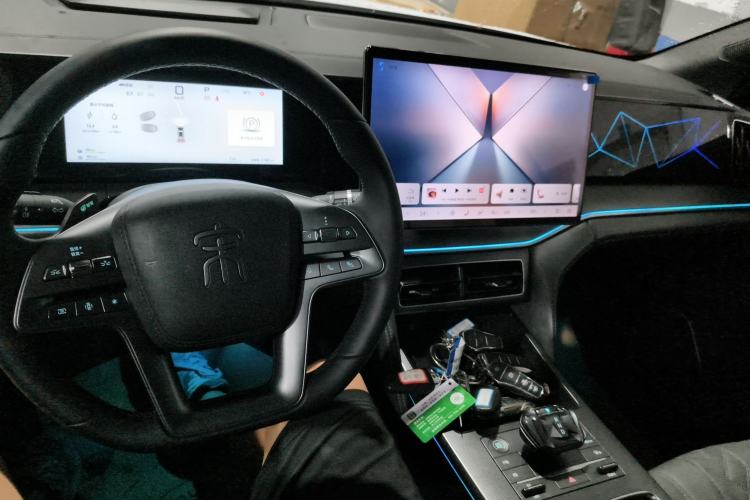 Used BYD Song L DM-i 2025 Intelligent Driving Version 160 km Beyond-Range Type Center Console