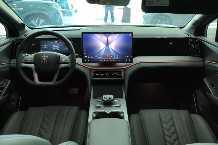 Used BYD Song L DM-i 2025 Intelligent Driving Version 112 km Beyond-Range Type Center Console