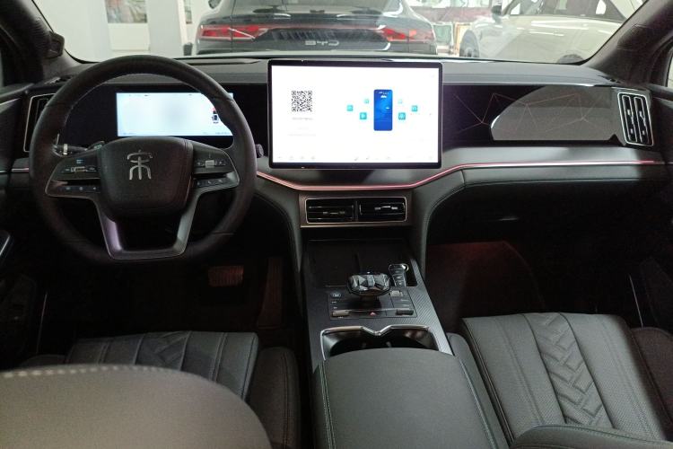 Used BYD Song L DM-i 2025 Intelligent Driving Version 160 km Beyond-Range Type Center Console