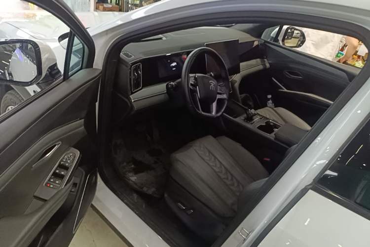 Used BYD Song L DM-i 2025 Intelligent Driving Version 160 km Beyond-Range Type Driver Seat