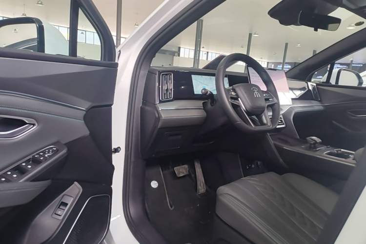 Used BYD Song L DM-i 2025 Intelligent Driving Version 112 km Beyond-Range Type Driver Seat
