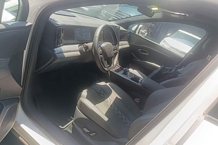 Used BYD Song L DM-i 2025 Intelligent Driving Version 160 km Beyond-Range Type Driver Seat