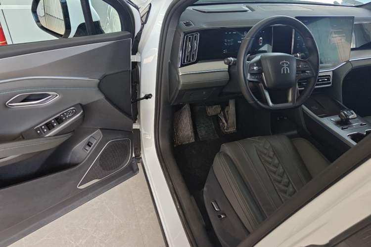Used BYD Song L DM-i 2025 Intelligent Driving Version 160 km Beyond-Range Type Driver Seat