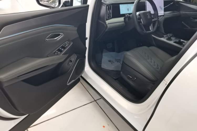 Used BYD Song L DM-i 2025 Intelligent Driving Version 112 km Beyond-Range Type Driver Seat
