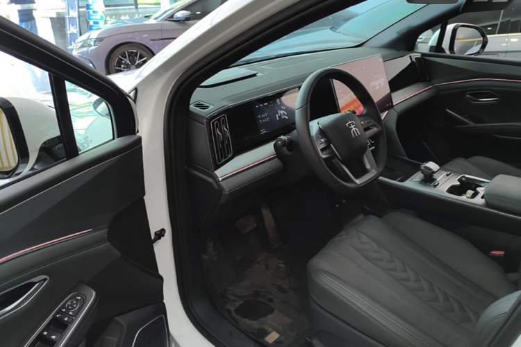 Used BYD Song L DM-i 2025 Intelligent Driving Version 112 km Beyond-Range Type Driver Seat
