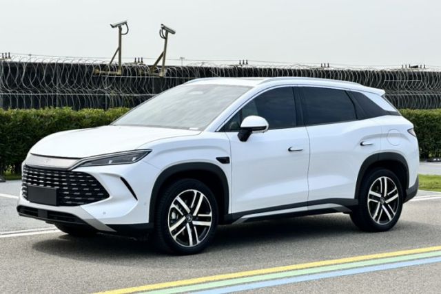 Ojetý BYD Song L DM-i 2025 Intelligent Driving Version 112 km Leading Trim