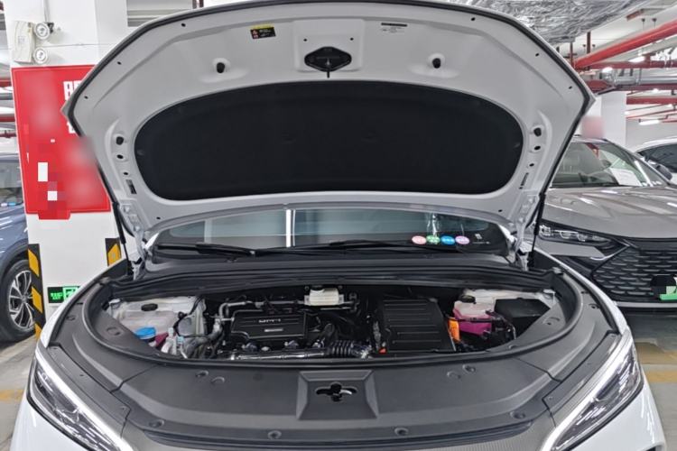 Used BYD Song L DM-i 2025 Intelligent Driving Version 160 km Beyond-Range Type Engine Bay