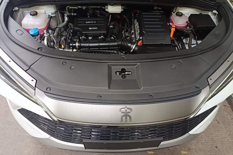 Used BYD Song L DM-i 2025 Intelligent Driving Version 160 km Beyond-Range Type Engine Bay
