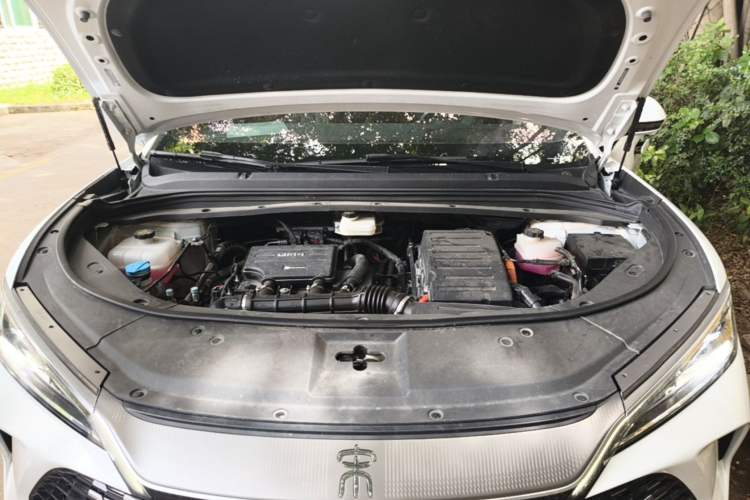 Used BYD Song L DM-i 2025 Intelligent Driving Version 112 km Beyond-Range Type Engine Bay