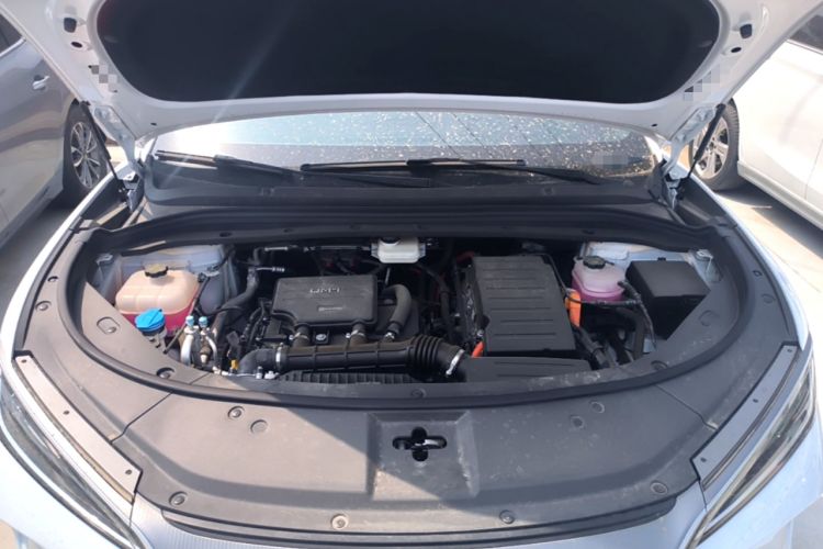 Used BYD Song L DM-i 2025 Intelligent Driving Version 160 km Beyond-Range Type Engine Bay
