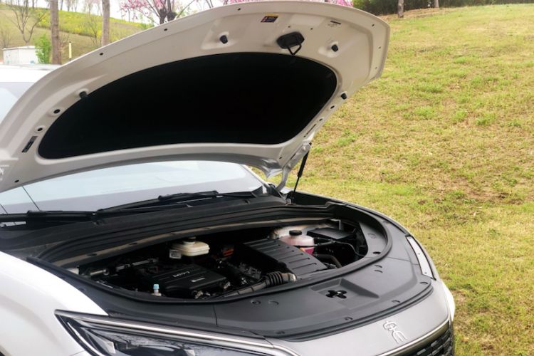 Used BYD Song L DM-i 2025 Intelligent Driving Version 160 km Beyond-Range Type Engine Bay