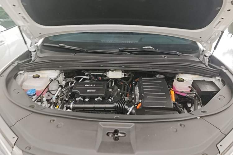 Used BYD Song L DM-i 2025 Intelligent Driving Version 112 km Leading Trim Engine Bay