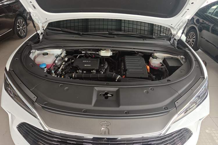 Used BYD Song L DM-i 2025 Intelligent Driving Version 112 km Beyond-Range Type Engine Bay