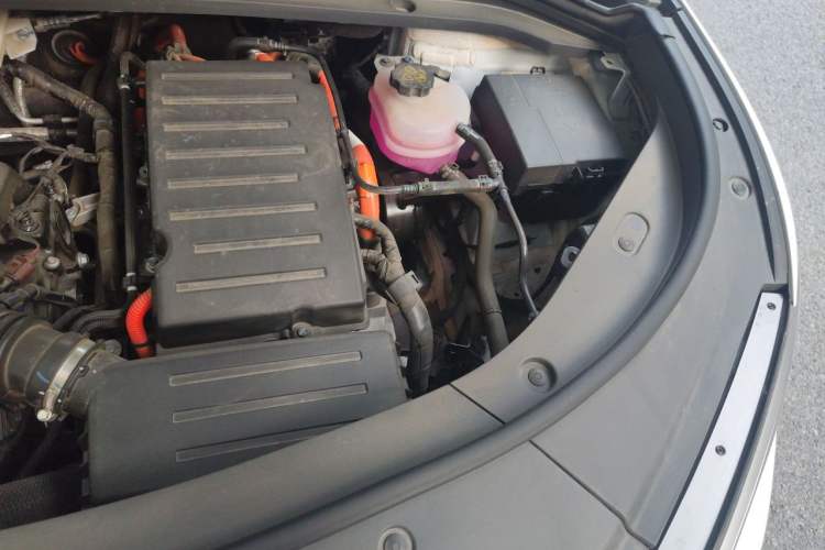 Used BYD Song L DM-i 2025 Intelligent Driving Version 112 km Beyond-Range Type Engine Bay Left