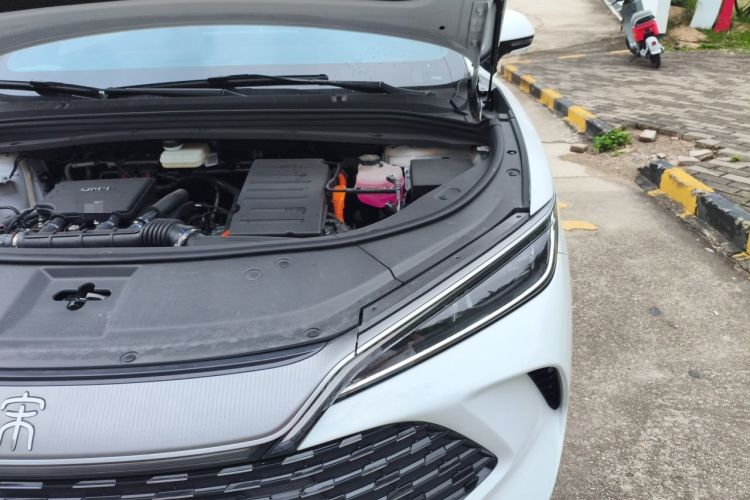 Used BYD Song L DM-i 2025 Intelligent Driving Version 160 km Beyond-Range Type Engine Bay Left