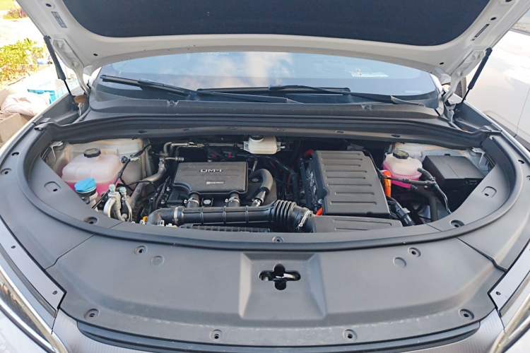 Used BYD Song L DM-i 2025 Intelligent Driving Version 160 km Beyond-Range Type Engine Bay