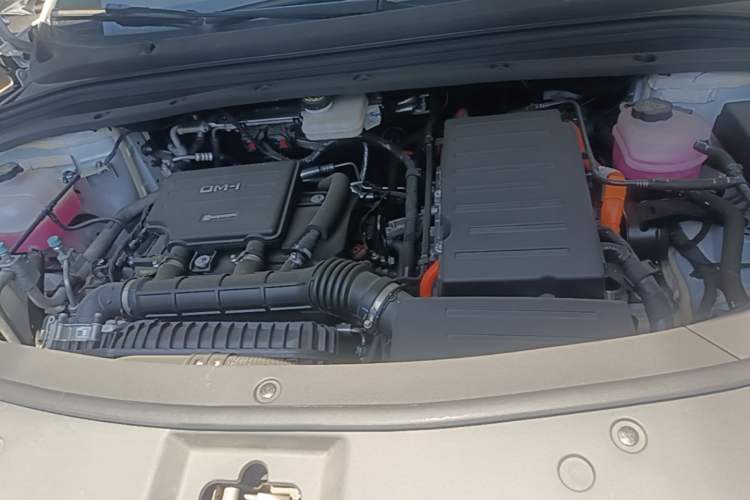 Used BYD Song L DM-i 2025 Intelligent Driving Version 160 km Beyond-Range Type Engine Bay
