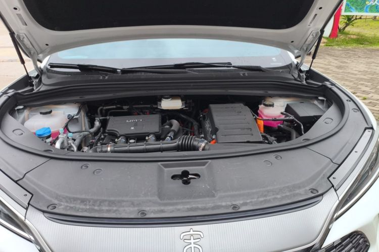 Used BYD Song L DM-i 2025 Intelligent Driving Version 160 km Beyond-Range Type Engine Bay