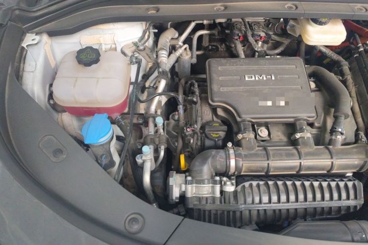 Used BYD Song L DM-i 2025 Intelligent Driving Version 112 km Beyond-Range Type Engine Bay Right