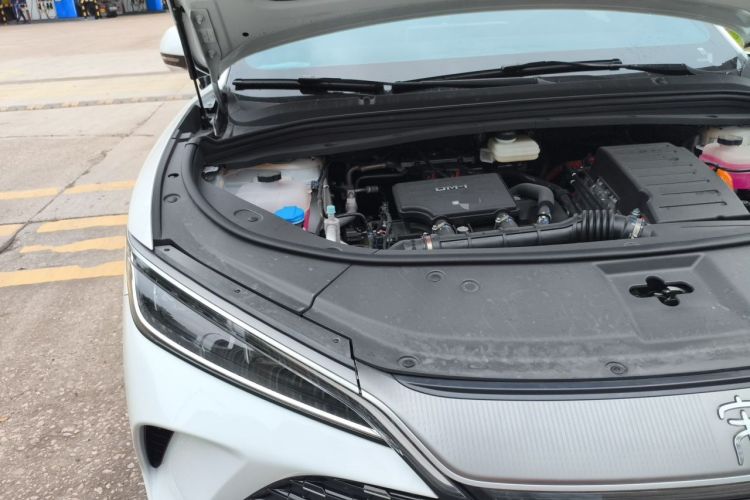 Used BYD Song L DM-i 2025 Intelligent Driving Version 160 km Beyond-Range Type Engine Bay Right