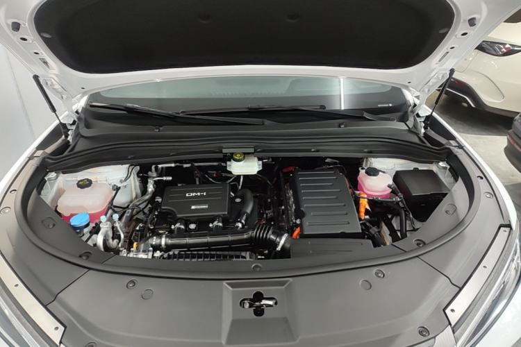 Used BYD Song L DM-i 2025 Intelligent Driving Version 160 km Beyond-Range Type Engine Bay