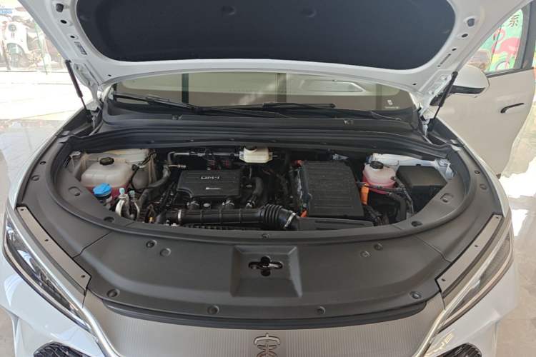 Used BYD Song L DM-i 2025 Intelligent Driving Version 160 km Beyond-Range Type Engine Bay