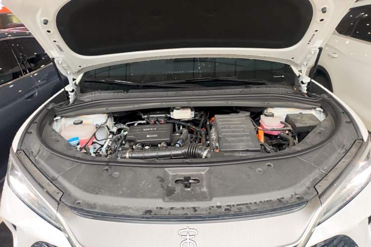 Used BYD Song L DM-i 2025 Intelligent Driving Version 112 km Beyond-Range Type Engine Bay