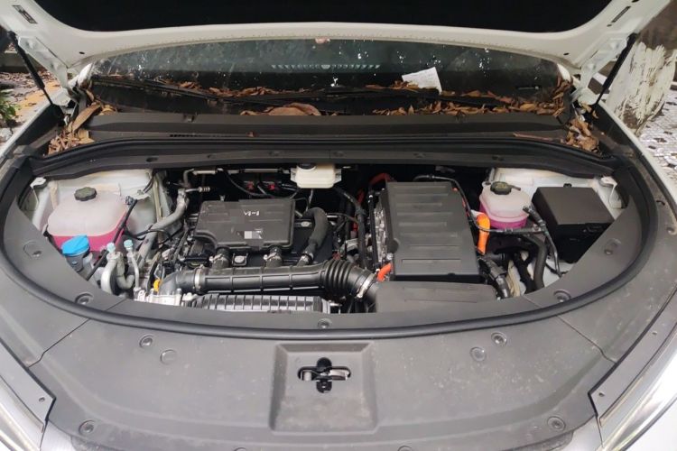 Used BYD Song L DM-i 2025 Intelligent Driving Version 160 km Beyond-Range Type Engine Bay