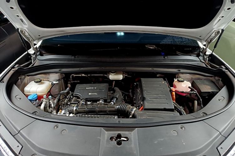 Used BYD Song L DM-i 2025 Intelligent Driving Version 160 km Beyond-Range Type Engine Bay