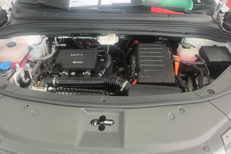 Used BYD Song L DM-i 2025 Intelligent Driving Version 160 km Beyond-Range Type Engine Bay