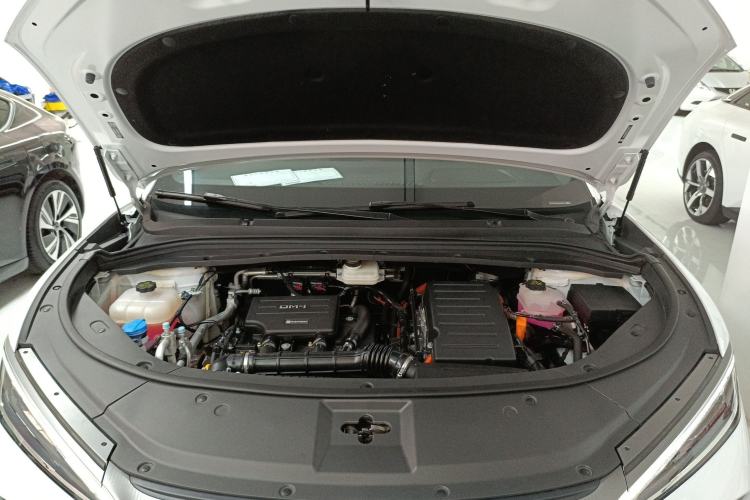 Used BYD Song L DM-i 2025 Intelligent Driving Version 160 km Beyond-Range Type Engine Bay