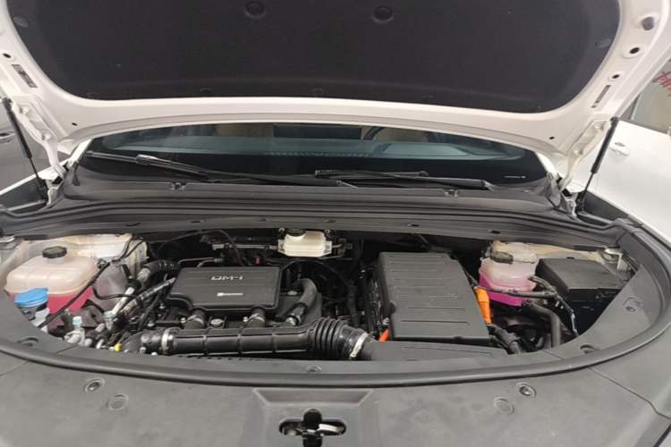 Used BYD Song L DM-i 2025 Intelligent Driving Version 112 km Beyond-Range Type Engine Bay