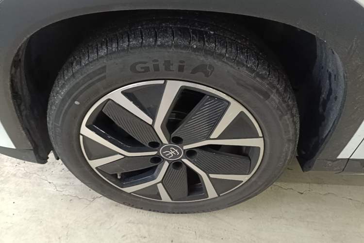 Used BYD Song L DM-i 2025 Intelligent Driving Version 160 km Beyond-Range Type Exterior 4