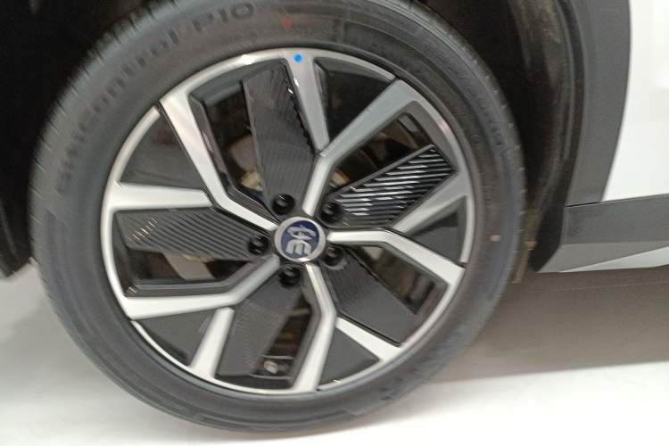 Used BYD Song L DM-i 2025 Intelligent Driving Version 160 km Beyond-Range Type Exterior 5
