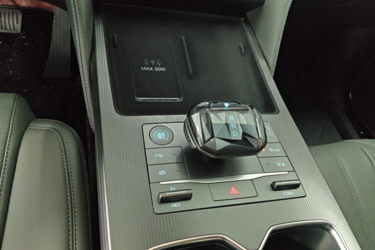 Used BYD Song L DM-i 2025 Intelligent Driving Version 160 km Beyond-Range Type Gear Lever