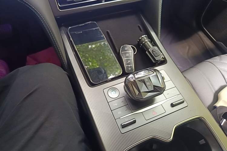 Used BYD Song L DM-i 2025 Intelligent Driving Version 160 km Beyond-Range Type Gear Lever