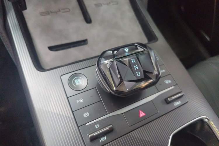 Used BYD Song L DM-i 2025 Intelligent Driving Version 112 km Beyond-Range Type Gear Lever