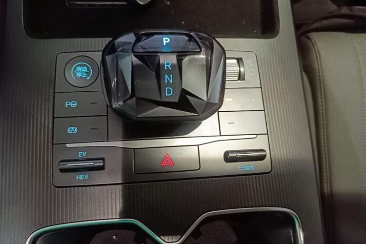 Used BYD Song L DM-i 2025 Intelligent Driving Version 160 km Beyond-Range Type Gear Lever