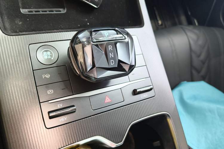 Used BYD Song L DM-i 2025 Intelligent Driving Version 112 km Beyond-Range Type Gear Lever