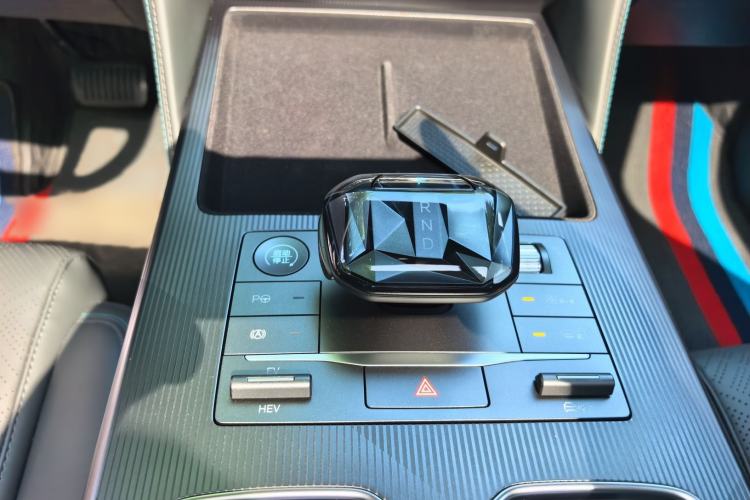 Used BYD Song L DM-i 2025 Intelligent Driving Version 112 km Leading Trim Gear Lever