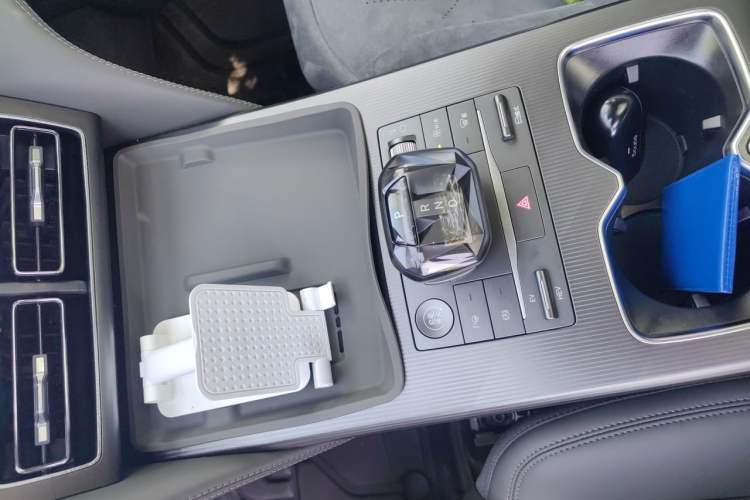 Used BYD Song L DM-i 2025 Intelligent Driving Version 160 km Beyond-Range Type Gear Lever