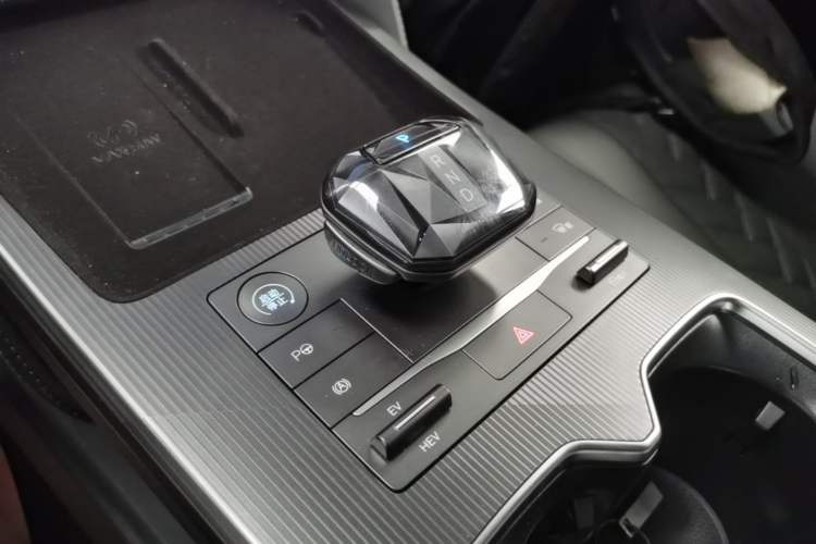 Used BYD Song L DM-i 2025 Intelligent Driving Version 160 km Beyond-Range Type Gear Lever