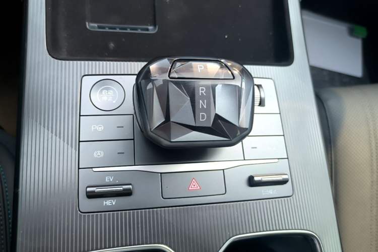 Used BYD Song L DM-i 2025 Intelligent Driving Version 160 km Beyond-Range Type Gear Lever