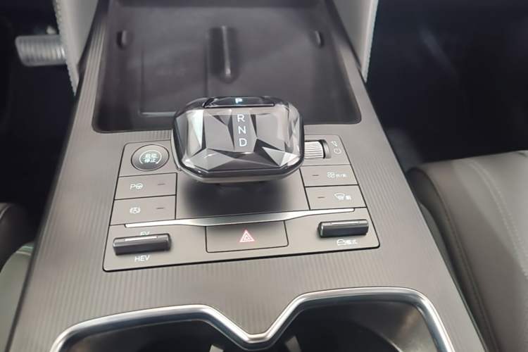 Used BYD Song L DM-i 2025 Intelligent Driving Version 112 km Beyond-Range Type Gear Lever