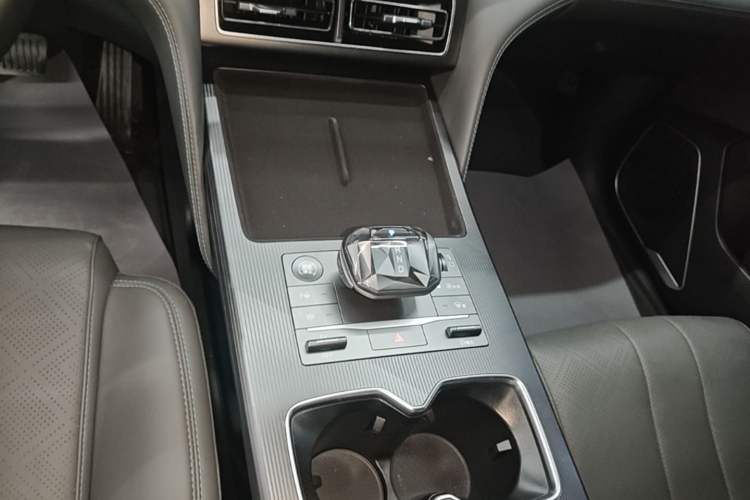 Used BYD Song L DM-i 2025 Intelligent Driving Version 112 km Leading Trim Gear Lever