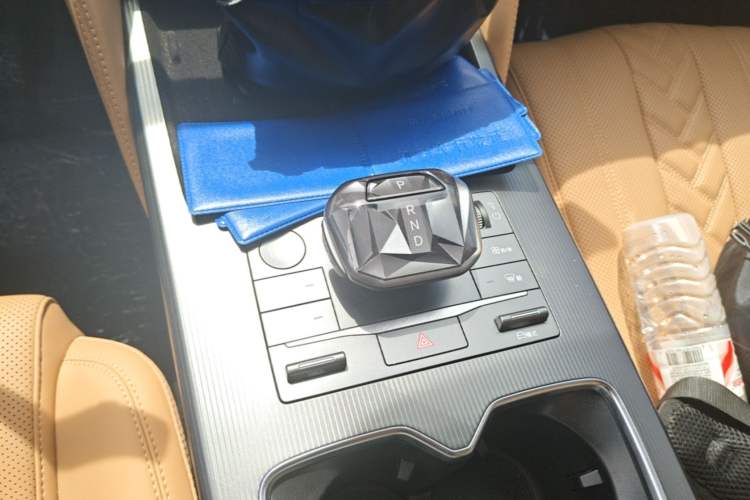 Used BYD Song L DM-i 2025 Intelligent Driving Version 160 km Beyond-Range Type Gear Lever