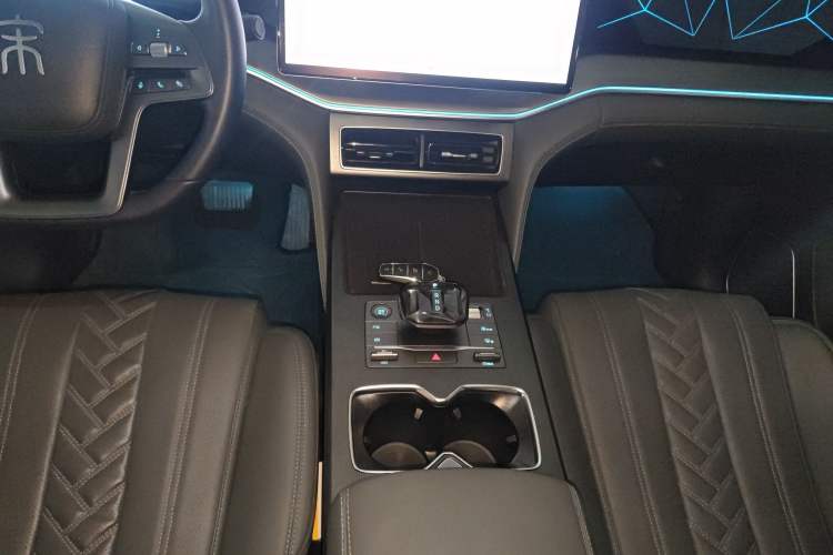 Used BYD Song L DM-i 2025 Intelligent Driving Version 160 km Beyond-Range Type Gear Lever